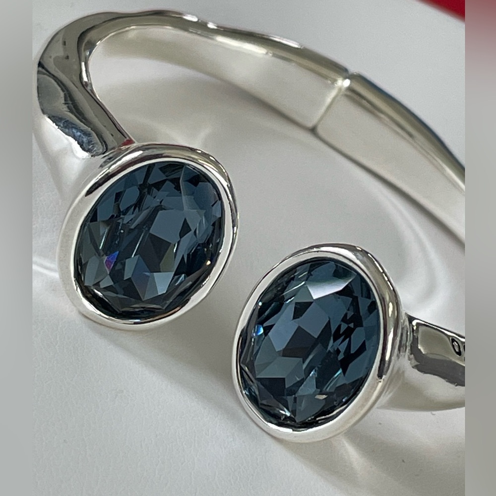 Uno de 50 Bracelet - NEVER SEEN - Silver with Blue Swarovski Crystal - Picture 3 of 14